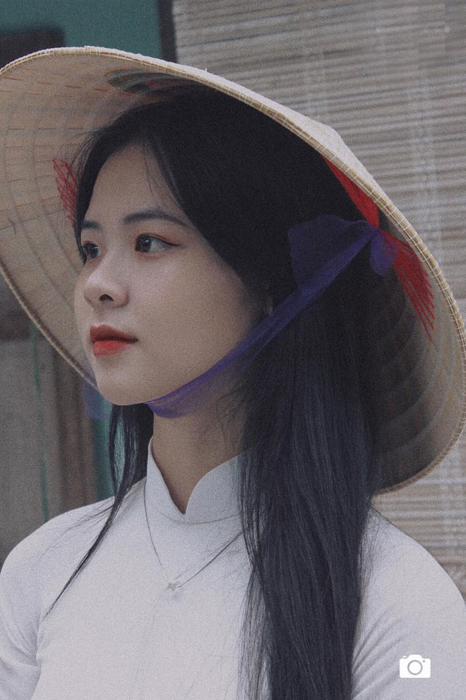 Ngân Hà chia sẻ: “Mình thấy bản thân rất may mắn khi giành được giải thưởng này. Đối với mình, mỗi người đều có một vẻ đẹp riêng, chỉ là mình phù hợp với những tiêu chí ban tổ chức đưa ra nên giành danh hiệu Hoa khôi bóng chuyền của giải”.