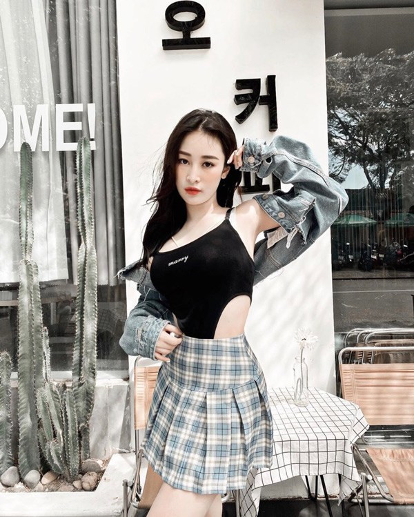 Từ lối ăn mặc của Ngọc Khánh, chị em ít nhiều cũng thấy được phong cách xuống phố rất ấn tượng của cô nàng.