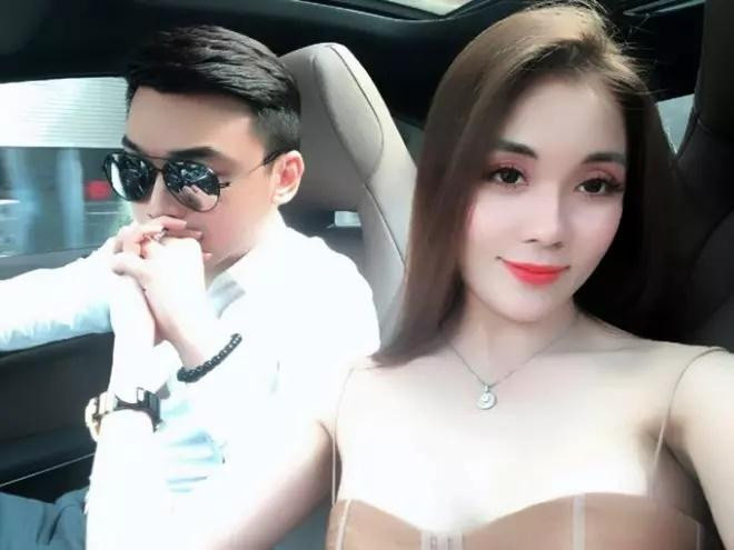 Mặc cho bị nhận xét là "dừ" đi vài tuổi hay nom như ông chú, song Duy Alex vẫn thấy "đẹp mà".