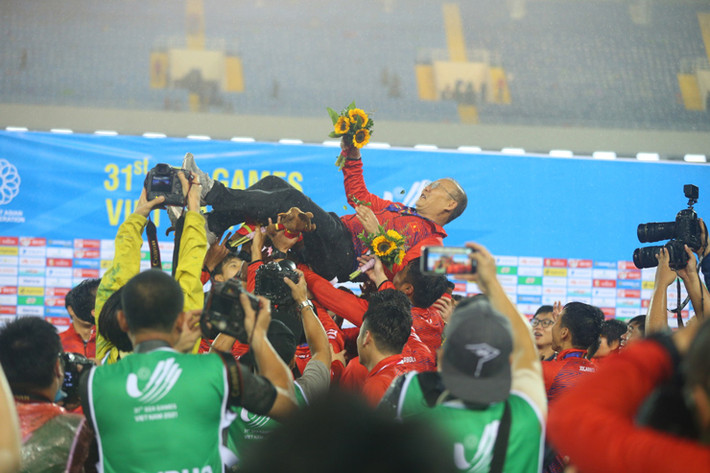 U23 Việt Nam là đội bóng thứ ba sau Malaysia, Thái Lan lập cú đúp vô địch, kể từ khi môn bóng đá nam SEA Games áp dụng độ tuổi U23 cho môn bóng đá nam từ đại hội 2001 tới nay.