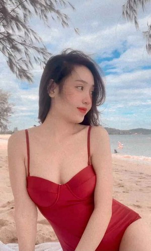 Quan Văn Chuẩn đã viết một lời nhắn nhủ ngọt ngào bằng tiếng Anh: “Always behind you, my little girl” (Luôn ở phía sau em, cô gái nhỏ của anh).