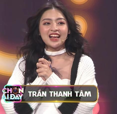 Ngoài ra, thân hình hot girl TikTok cũng chẳng được mảnh mai cho lắm.