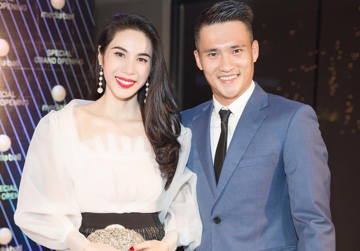 Vượt qua bao sóng gió, đàm tiếu từ dư luận, Công Vinh và Thủy Tiên vẫn đồng hành bên nhau và có một cuộc sống viên mãn đầy đủ về vật chất, tinh thần.
