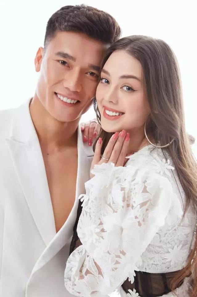 Dưới bài viết, em trai thủ môn xứ Thanh - Bùi Tiến Dụng cũng ngầm xác nhận về việc Tiến Dũng sắp lấy vợ. "Ai rồi cũng tới lượt thôi", Bùi Tiến Dụng nhắn anh trai.