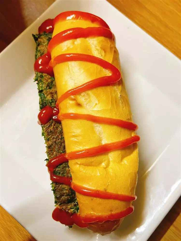 Vào những ngày không có quá nhiều thời gian cho việc nấu ăn, cô giáo trẻ sẽ cho ra mắt món bánh mì trứng.