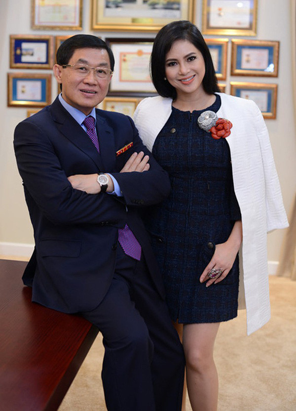 Bên cạnh nhan sắc xinh đẹp cùng cuộc sống chuẩn rich kid, ái nữ "vua hàng hiệu" Johnathan Hạnh Nguyễn còn gây chú ý mỗi lần "đọ sắc" cùng mẹ ruột nổi tiếng - cựu diễn viên Lê Hồng Thủy Tiên.