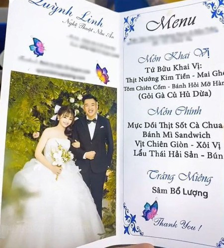 Từ hình ảnh đăng tải cho thấy, thực đơn trong tiệc cưới gồm gỏi tôm mực kiểu Thái, súp bào ngư, cua lột chiên giòn sốt me, bò úc nấu rượu vang đỏ dùng kèm bánh mì, cơm chiên hải sản nữ hoàng và tráng miệng bằng thạch kem sữa chua đào.