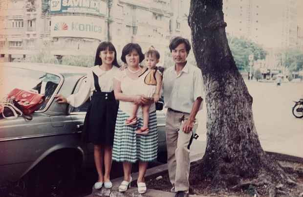 Chia sẻ về xuất thân gia đình, Hoài Anh cho biết: "Mình có vóc dáng, nụ cười và cái mũi của ba, đôi mắt của mẹ. Mẹ mình là người Bắc, ba mình lại là người Nam. Mình sinh ra ở Hà Nội, nhưng lớn lên ở TPHCM. Ai hỏi mình thế cuối cùng là người ở đâu, mình... cũng không biết nữa! Chỉ biết là vừa thích ăn hủ tiếu, vừa thích dưa muối cà pháo mắm tôm, vừa thích bún riêu vừa mê bún mắm".