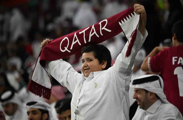 Mặc dù mới khởi tranh nhưng World Cup 2022 và đặc biệt là chủ nhà Qatar đã mang NHM đi hết từ bất ngờ này tới bất ngờ khác.