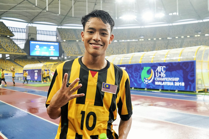 Ở trận gặp U23 Lào, Luqman suýt khóc sau khi giải cơn khát bàn thắng trong màu áo Malaysia. Trước đó, lần gần nhất tiền đạo mang áo số 10 nổ súng trong màu áo các ĐTQG là vào tháng 11/2019. Với một tiền đạo, chuỗi khô hạn bàn thắng gần 2 năm mang đến nhiều nỗi thất vọng.