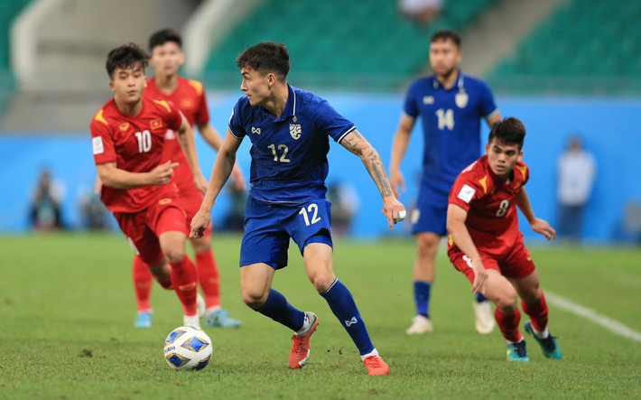 Trước khi bước vào VCK U23 châu Á, U23 Việt Nam bị đặt nhiều dấu hỏi về cơ hội đi tiếp bởi họ có quá nhiều thay đổi từ băng ghế chỉ đạo với ông thầy mới là Gong Oh-kyun và không còn những trụ cột lớn tuổi như khi giành tấm HCV SEA Games 31.