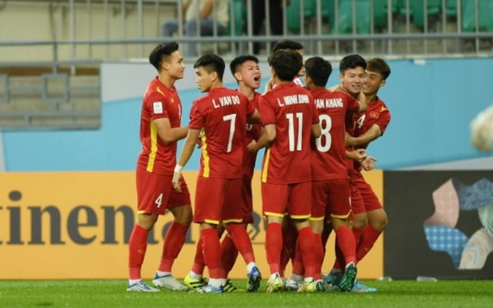 Ngay trong trận đấu mở màn với đại kình địch U23 Thái Lan, khi khán giả còn chưa ngồi nóng chỗ, các cầu thủ U23 Việt Nam đã có bàn thắng từ cú sút xa của Tuấn Tài. Có lợi thế sớm, các học trò HLV Gong Oh-kyun thể hiện ngay lối chơi áp đặt trước "bày voi chiến".