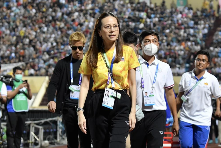 Theo truyền thông Thái Lan, thầy trò HLV Polking sẽ được Madam Pang thưởng gần 15.000 USD nếu họ giành được tấm huy chương vàng SEA Games 31.