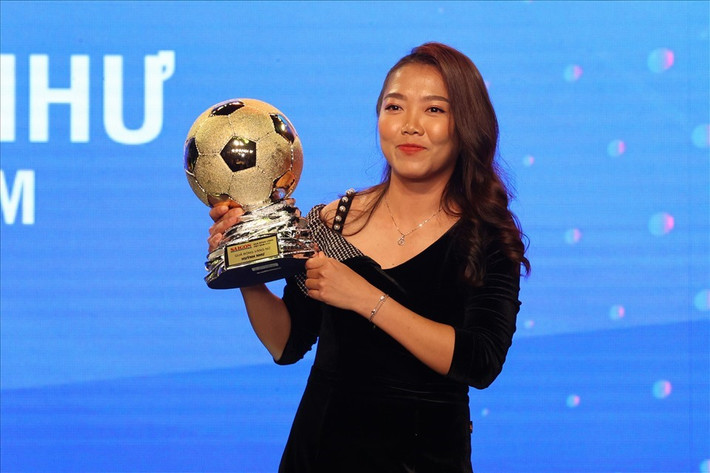 Về thành tích, Huỳnh Như sở hữu 2 HCV SEA Games, nhiều lần "ẵm" giải thưởng Quả bóng Vàng của năm,...