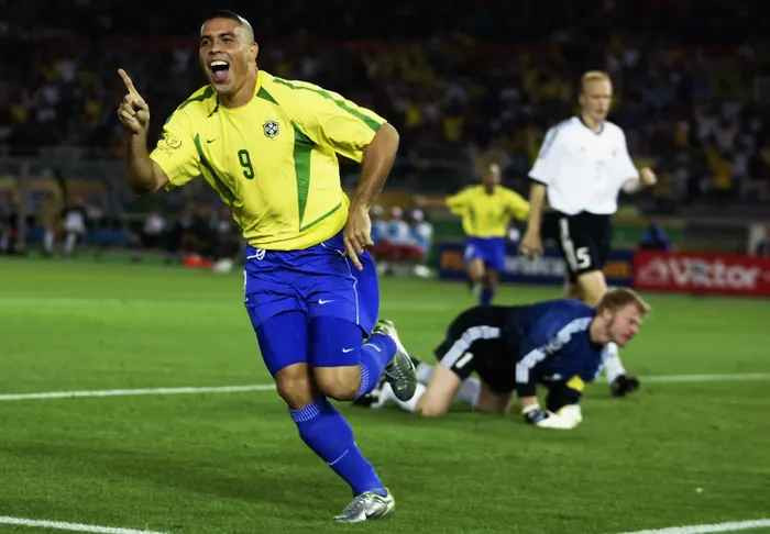 Ro "béo" đá tổng cộng 19 trận VCK World Cup và ghi 15 bàn.