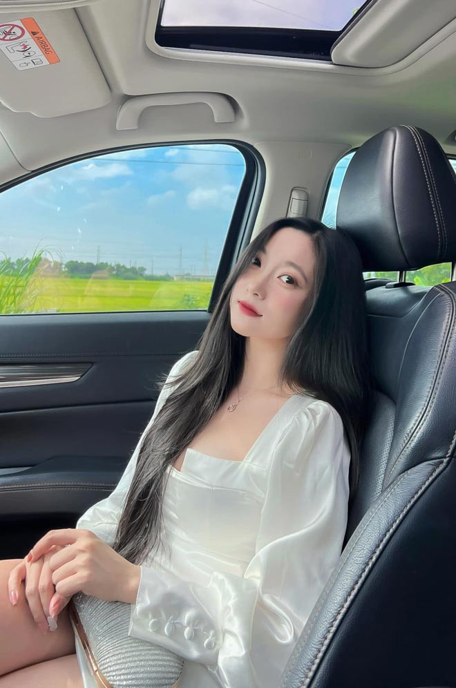 “Mình coi đó là những tình cảm quý mến hết sức bình thường của học sinh dành cho mình. Được các học sinh yêu mến đôi khi cũng là điều tốt, mình có thể dựa vào đó để động viên các bạn phấn đấu học tập tốt hơn”, Tiêu Hạ tâm sự.
