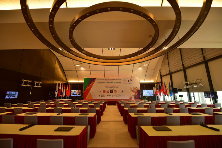 Trung tâm báo chí SEA Games 31 tại Hà Nội đang chạy đua cùng thời gian để hoàn thiện. Theo tìm hiểu, MPC có diện tích 600m2, với đầy đủ các phòng chức năng nhằm đáp ứng nhu cầu tác nghiệp, sản xuất tin, bài của phóng viên trong nước và quốc tế.