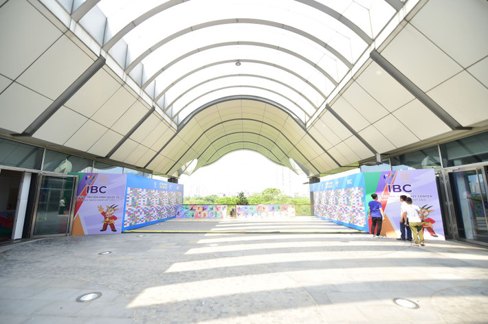 Chưa đầy 1 tuần nữa, SEA Games 31 sẽ chính thức khởi tranh, một sự kiện lớn, thu hút sự quan tâm của truyền thông, báo chí. Dự kiến sẽ có khoảng 3.000 nhà báo, phóng viên trong nước và quốc tế tác nghiệp tại Đại hội.