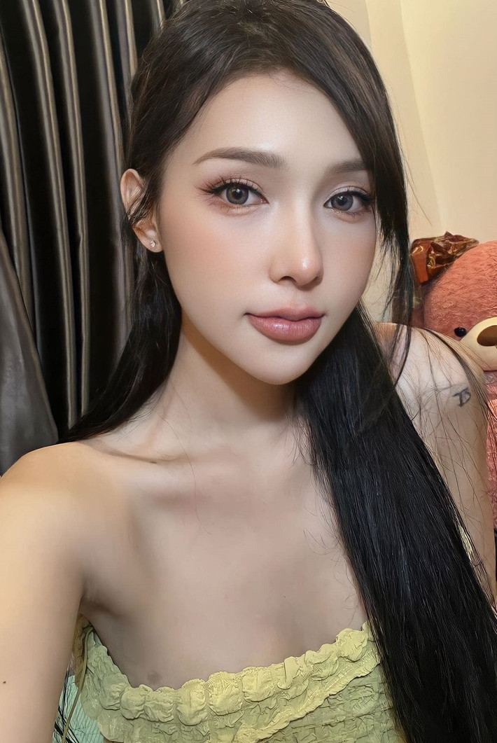 Tôi muốn truyền thông điệp: Mỗi người đều đẹp, hoàn hảo vì chúng ta là phiên bản duy nhất; dù ở giới tính nào, chỉ cần sống tốt, có ích cho xã hội", gái xinh chuyển giới 25 tuổi nói thêm.