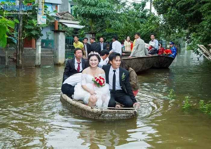 Mặc dù vất vả những đây chắc hẳn sẽ là kỉ niệm đáng nhớ của các cặp đôi.