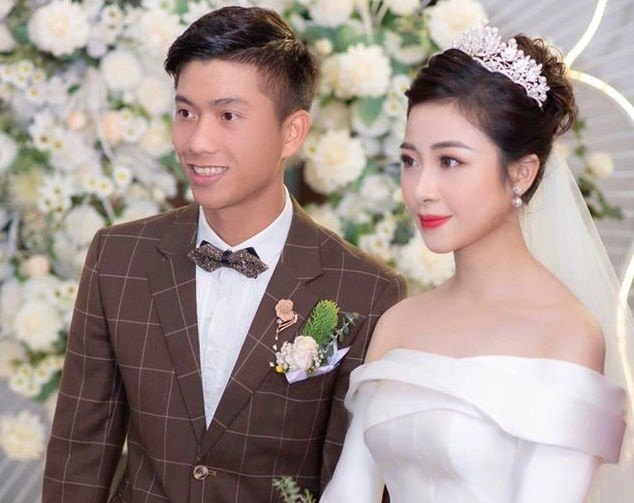 Sau 2 năm kết hôn, cầu thủ Phan Văn Đức và hotgirl xứ Nghệ Võ Nhật Linh vẫn khiến cộng đồng mạng không khỏi ngưỡng mộ bởi cuộc sống hạnh phúc, ấm áp.