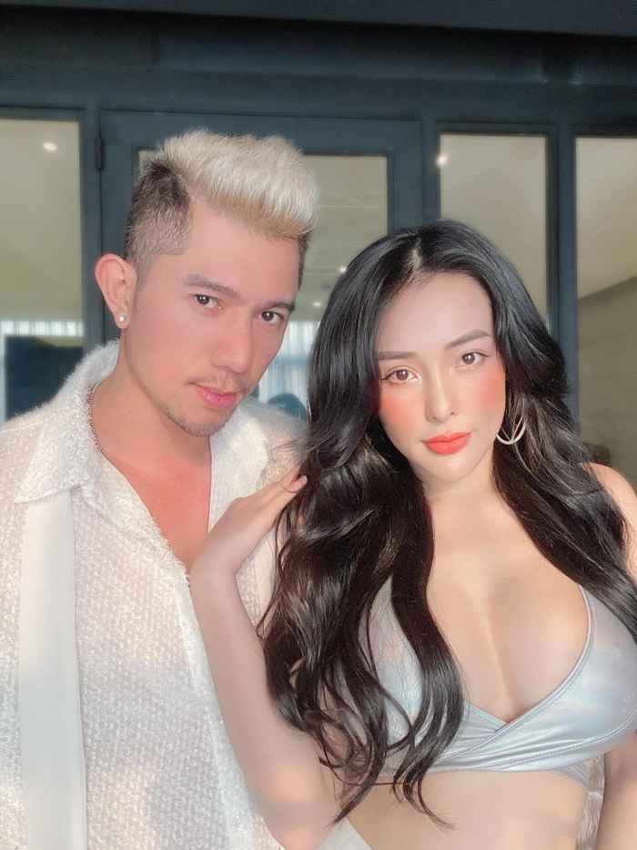 Ngân 98 đã ra mắt gia đình nhà bạn trai và được mẹ chồng tương lai hết lời khen ngợi. Bên cạnh đó, khoảnh khắc ngọt ngào của cặp đôi khiến dân mạng không khỏi ghen tỵ