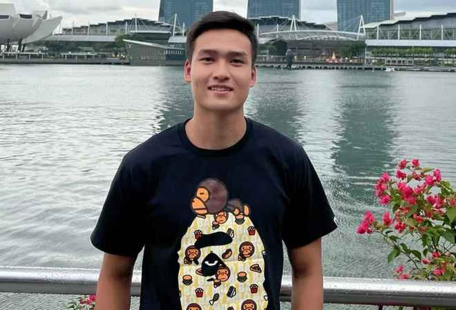 Sở hữu visual "đỉnh cao" với chiều cao lý tưởng 1m86, vẻ ngoài điển trai cùng nụ cười tỏa nắng khiến đội trưởng đội tuyển U23 Việt Nam sở hữu cho mình lượng fan "khủng".
