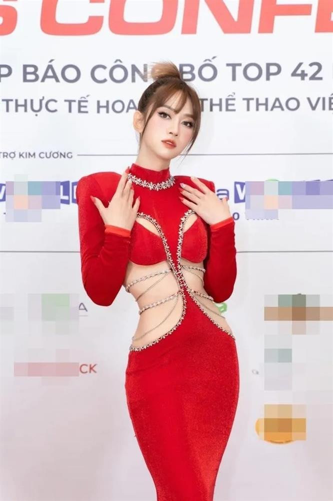 Lê Bống (tên thật Lê Thị Xuân Anh) là một hot Tiktok khá nổi tiếng trên mạng xã hội.