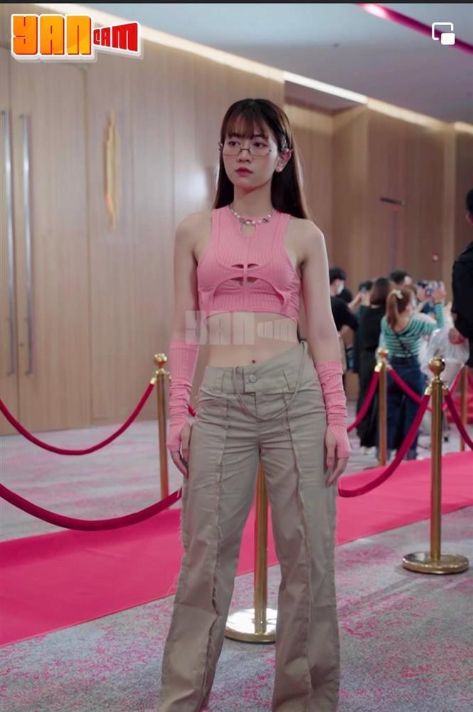 Thời gian gần đây, hot girl TikTok này đã chuyển hướng sang làm MC, tham gia các sự kiện giải trí, quyết tâm theo đuổi nghệ thuật một cách nghiêm túc.
