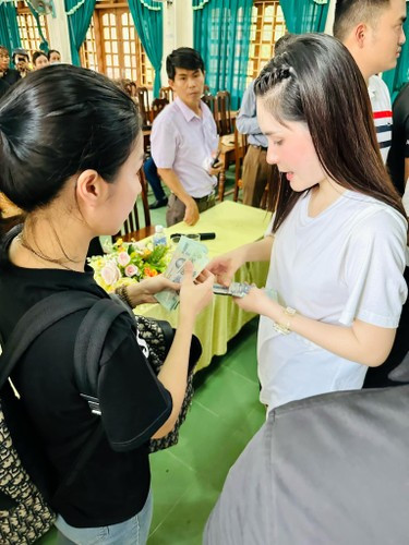 Tôi biết những gì mình làm có một bộ phận giới trẻ làm theo, trước đó tôi từng đăng ký hiến tạng và nhiều bạn đã nhắn tin và để lại bình luận mong muốn được hiến tạng luôn. Những việc tốt đó tôi đăng lên và có ai muốn lan tỏa điều tốt đẹp thì làm theo. Tôi không kêu gọi quyên góp, chỉ làm bằng tiền túi dự trù 1 tỷ cũng không quá nhiều", "nữ đại gia quận 7" nói thêm.