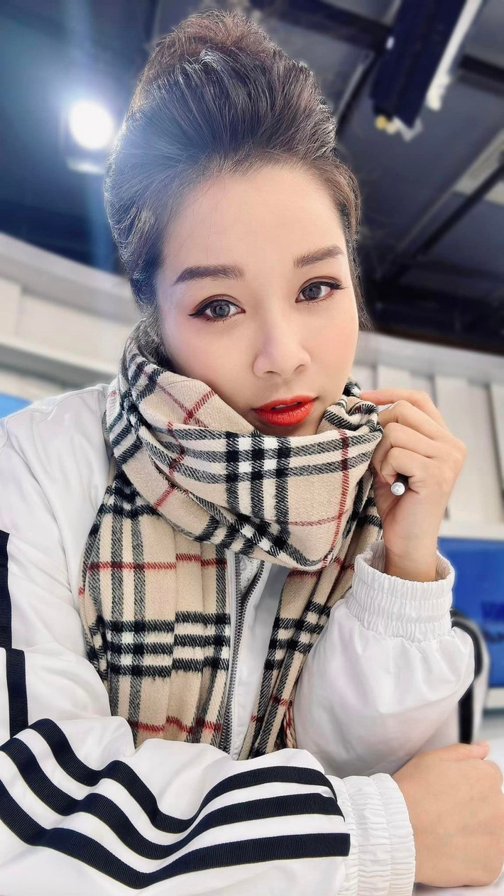 Đầu tháng 9, Minh Hương dọn về nơi ở này sau 3 tháng thi công. Người đẹp vui vẻ chia sẻ với khán giả: "Nhỏ thôi nhưng là của mình. Chào đón em bằng cả trái tim và chúng ta sẽ nhanh chóng hoàn thiện để cùng bên nhau nhé."