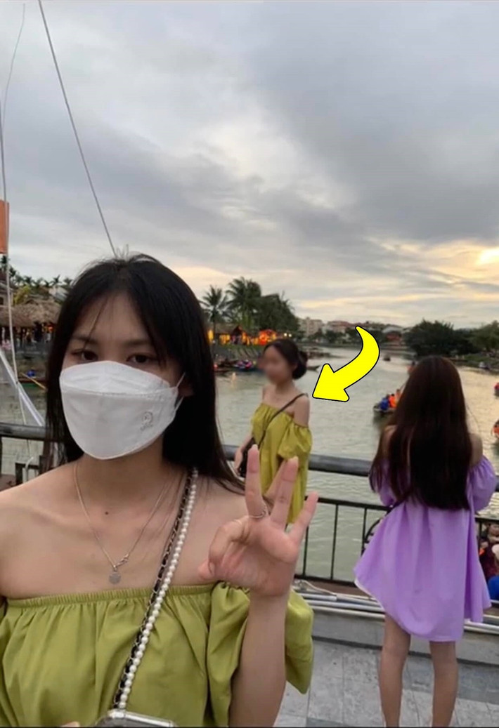 Mới đây, một nữ TikToker đã đăng tải đoạn clip cho thấy cô chọn một chiếc váy xanh trễ vai cho chuyến du lịch tại Hội An. Mọi chuyện chẳng có gì đáng nói nếu như cô không giật mình nhận ra rằng xung quanh mình có cả "binh đoàn" chị em diện thiết kế tương tự.