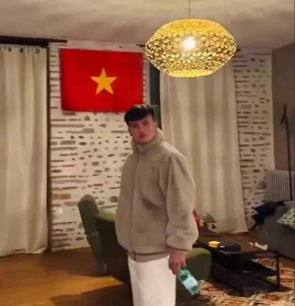 Nếu trước kia, Quang Hải chỉ đăng tải những khoảnh khắc tất bật trên sân tập thì dạo gần đây chân sút trẻ lại chăm chỉ khoe ảnh thường ngày.