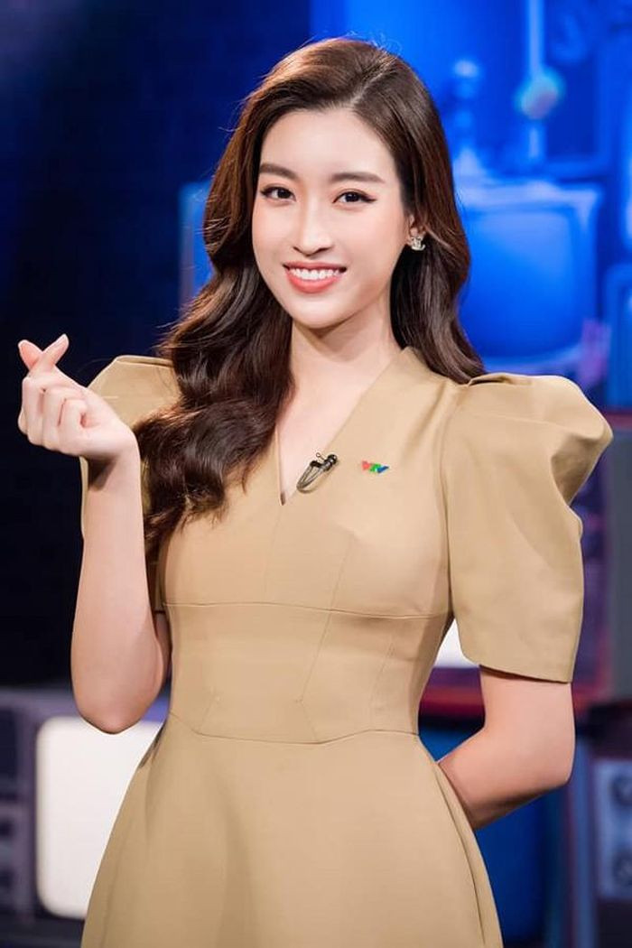 Đỗ Mỹ Linh gây bất ngờ khi làm MC thể thao của chương trình Ký ức Thể thao trên VTV3. Đây là một chương trình mới, lại làm về lĩnh vực thể thao nên "nàng hậu" rất hào hứng và thích thú.