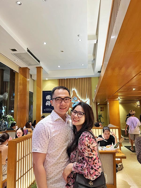 Chia sẻ về công việc của mình, Mỹ Phụng hài hước tâm sự: “Với nghề bay, ra khỏi khoang lái, bước xuống máy bay là không phải nghĩ ngợi gì nữa. Làm phi công, bạn sẽ không lo phải mang việc về nhà”.