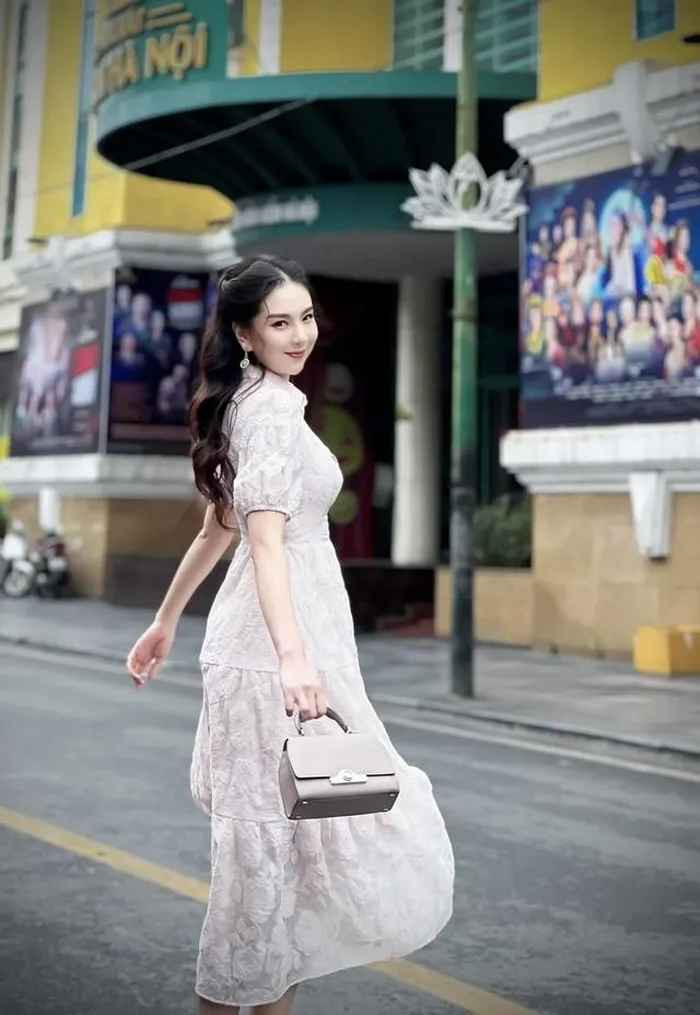 Nguyễn Mai Ngọc là MC/BTV quen thuộc của khán giả VTV. Cô ghi dấu ấn với hình ảnh "cô gái thời tiết" nhiều năm liền và cho đến 5 năm gần đây đã xuất sắc với vai trò BTV Ban Thời sự.