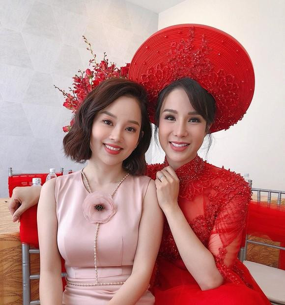 Tuy nhiên, trên trang cá nhân, cựu hot girl Ly Kute không có bất cứ động thái nào. Cô chọn cách yên lặng, thỉnh thoảng khoe ảnh về bản thân và con trai Khoai Tây.