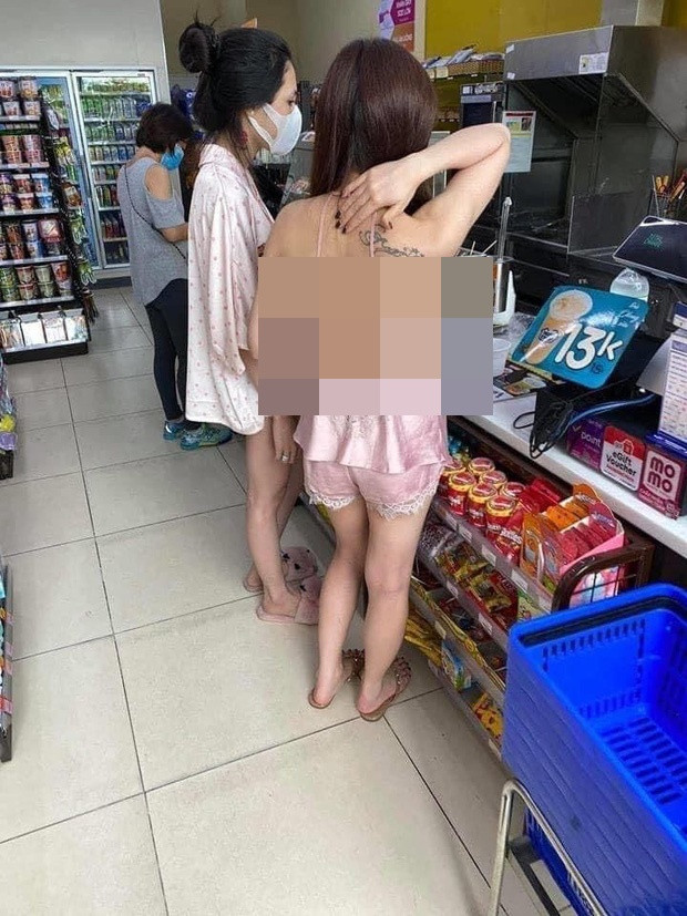 Chứng kiến những lần ăn mặc hở hang của hội chị em khi đi siêu thị, netizen không khỏi ngán ngẩm.