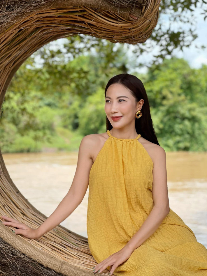 Bài đăng xuất hiện vài phút, Quỳnh Hoa nhận ra lỗi và đã chỉnh sửa lại từ ngữ cho đúng mực song vẫn bị cư dân mạng chỉ trích. Cũng có ý kiến bênh vực cho rằng, nữ BTV chỉ vô tình chứ không có ý xấu.
