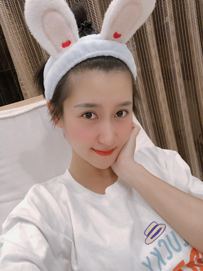 Thùy Dương bán hàng online nhưng doanh thu thuộc diện "khủng" khi vừa khoe tài khoản nhảy số lên đến 1,5 tỷ đồng.