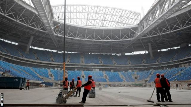 Tổng chi phí xây dựng của Krestovsky lên tới 24 tỷ rúp. Trận đấu chính thức đầu tiên được tổ chức tại sân vận động là trận đấu ở Russia Premier League giữa F.K. Zenit Sankt Peterburg và FC Ural vào ngày 22 tháng 4 năm 2017.