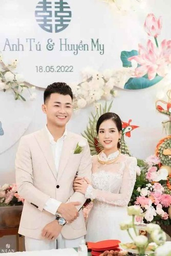 "Tôi rất may mắn khi có được ông xã và gia đình chồng yêu thương, đúng nghĩa là chiều chuộng nên chưa có cảm giác đi làm dâu (cười). Tôi thấy như đang sống với những người thân của mình từ rất lâu rồi", Huyền My nói về đời sống hôn nhân sau 3 tháng chính thức trở thành "vợ người ta".