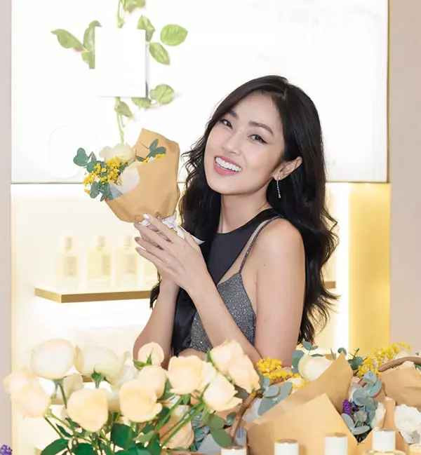 Misoa Kim Anh từng đạt giải thưởng cao trong một cuộc thi tìm kiếm MC. Ngoài ra, gái xinh còn thử sức bản thân trong vai trò diễn viên, người mẫu ảnh.