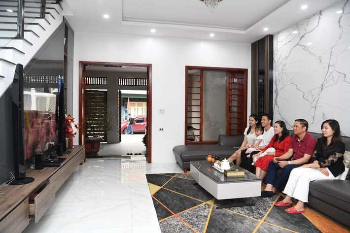 Xu hướng thiết kế nội thất được cầu thủ gốc Nghệ An chọn vô cùng hiện đại, với tông màu chủ đạo là đen, xám và trắng - vừa đơn giản nhưng vẫn vô cùng tinh tế, sang trọng.