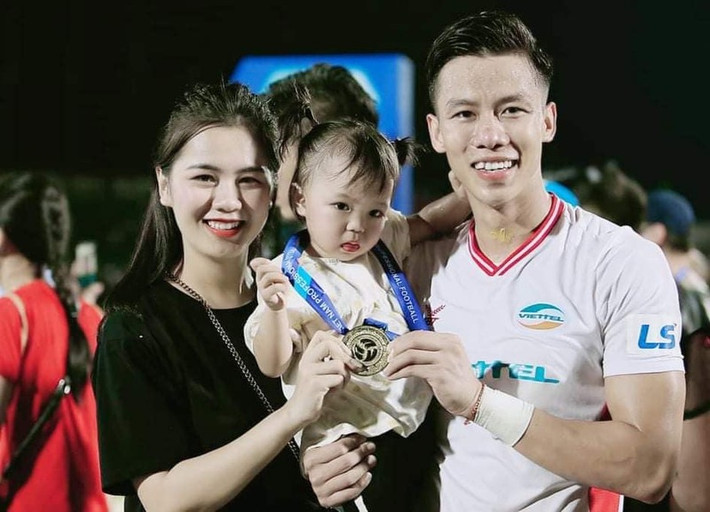 Bên cạnh sự nghiệp thăng hoa, Quế Ngọc Hải còn là một người chồng cực kỳ yêu vợ, thương con.