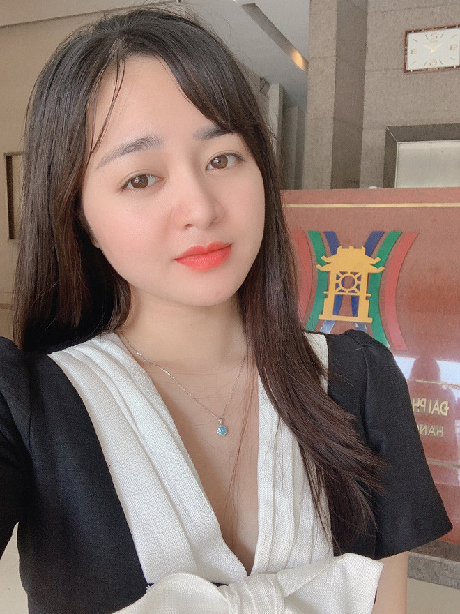 "Nghe giọng phát nhận ra ngay, ngày nào lái xe cũng nghe", "Cảm ơn cô gái và các đồng nghiệp đã góp phần giúp mọi người tham gia giao thông an toàn nhé!" hay "Người đâu mà giọng đã hay lại còn xinh. Nhìn cứ dịu dàng nữ tính kiểu gì ấy nhỉ?"... là những bình luận của netizen dành cho Hoài Linh.