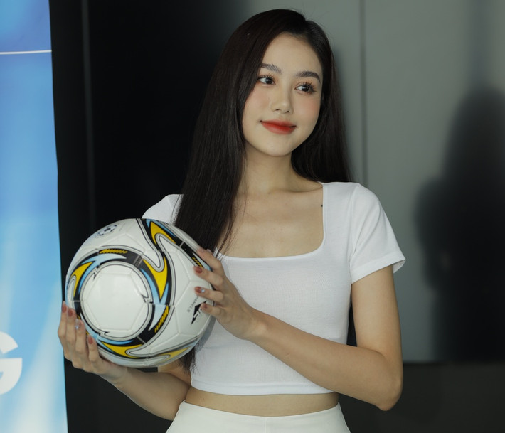 "Em muốn được thấy tuyển Pháp bảo vệ thành công chức vô địch World Cup, nhất là khi "Les Bleus" còn có sự phục vụ của Karim Benzema, chủ nhân của Quả bóng vàng 2022", Diệu Thúy hào hứng.