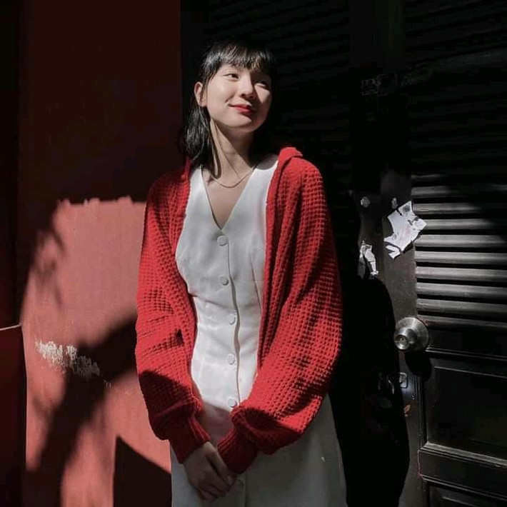 Sau khi trở thành nữ diễn viên độc quyền và vướng nhiều ồn ào tình ái với Sơn Tùng M-TP, Hải Tú được khán giả đặc biệt quan tâm. Mới đây, cô nàng vừa khoe ảnh vui vẻ bên phụ huynh trên trang cá nhân thu hút sự chú ý cư dân mạng.