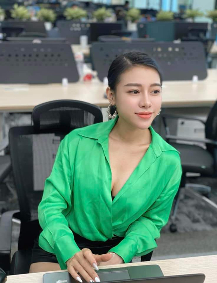 Từng có thân hình khá “mỏng cơm” và yếu đuối dù sở hữu chiều cao 1m70”, Bùi Khánh Huyền (biệt danh Huyền Dior), một nữ nhân viên văn phòng ở Hà Nội quyết tâm thay đổi vóc dáng cũng như cải thiện sức khỏe bằng việc làm quen với gym.