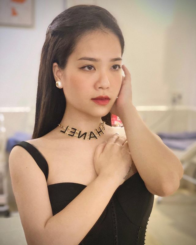 Quang Hải và Huyền My để lộ tin nhắn mùi mẫn tình cảm, follow trang cá nhân, thả tim, du lịch cùng nhau… hay thậm chí là ảnh tình tứ.
